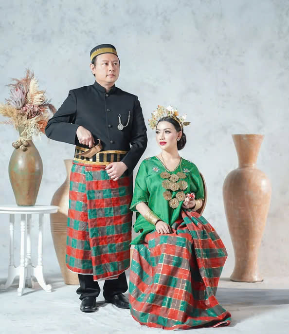 indonesian formal dress Embracing Indonesian Richness: A Guide to Wedding Traditions
